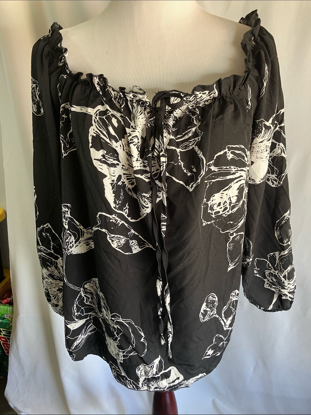 Black & White Floral Off-Shoulder Women's Top 2xl